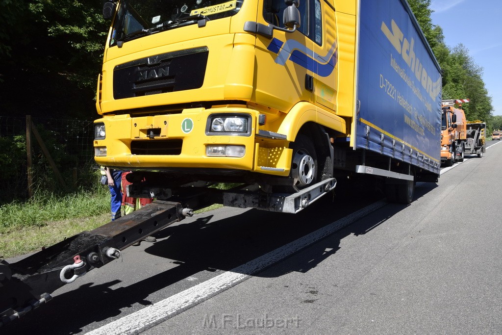 LKW in Boeschung A 3 Rich Frankfurt Hoehe Roesrath Lohmar P270.JPG - Miklos Laubert